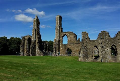 Neath Abbey, Wales | LINDSEY RENTON | Flickr