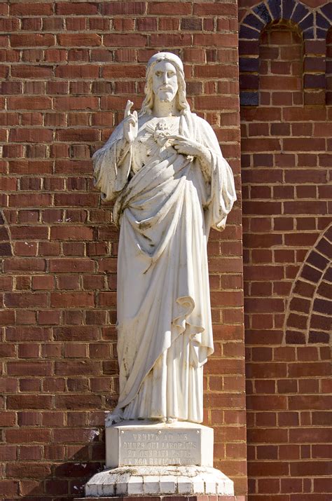 File:Statue of Jesus at St Joseph's Roman Catholic church in Junee.jpg ...