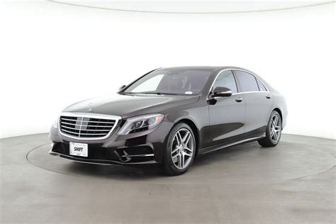 Passengers Mercedes Benz S550 Sedan