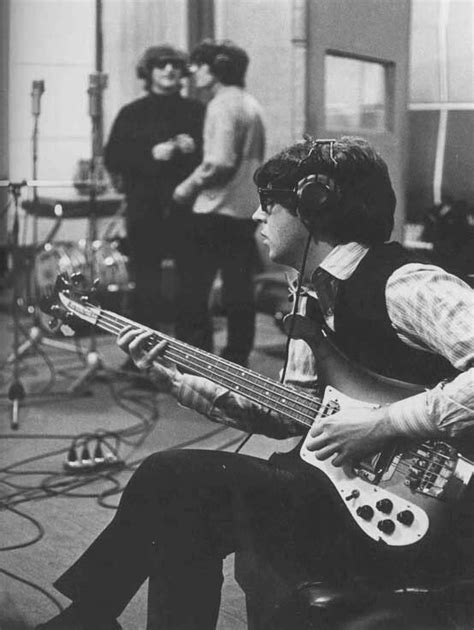 PAUL McCARTNEY RICKENBACKER 4001 BASS - Buscar con Google | The beatles ...