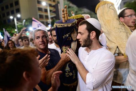 Simchat Torah celebrations held in Israel - Xinhua | English.news.cn