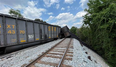 CSX coal train derails in Richmond, Va. - Trains