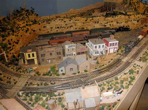 HO train layouts 4x8 - Model railroad layouts plansModel railroad ...