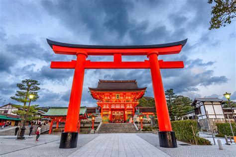 A Closer Look into Fushimi Inari Taisha Shrine | KCP International