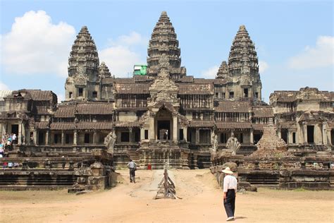 Angkor Wat Historical Facts and Pictures | The History Hub