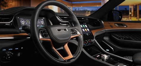 Photo Gallery of the 2023 Jeep® Grand Cherokee SUV