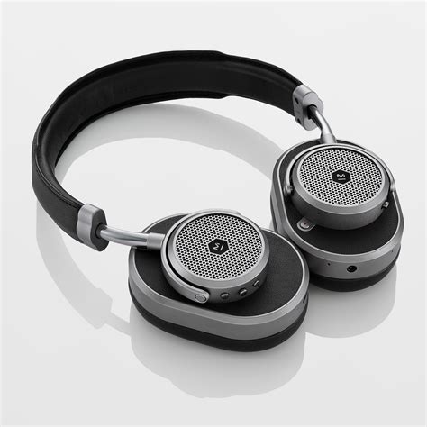 Master & Dynamic’s first noise-canceling headphones are the $499 MW65s ...