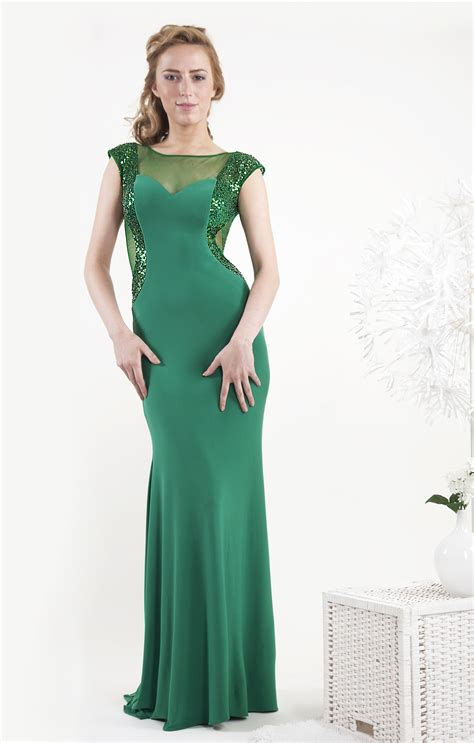 15 Outstanding Green Christmas Dresses - YusraBlog.com