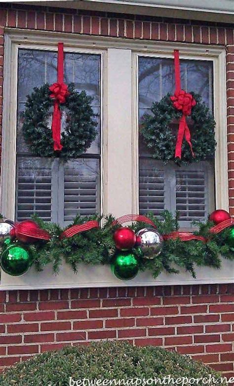 Top 30 Most Fascinating Christmas Windows Decorating Ideas | Christmas ...