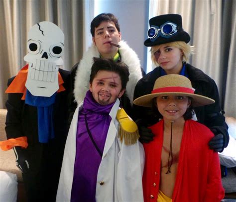 Family Cosplayed as One Piece Characters : r/OnePiece