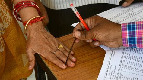 Election Commission readies plan to increase voter turnout in 10 Lok ...