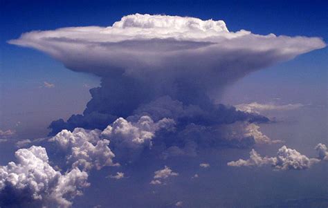 weather - Why is the Cumulonimbus cloud formation so dangerous ...