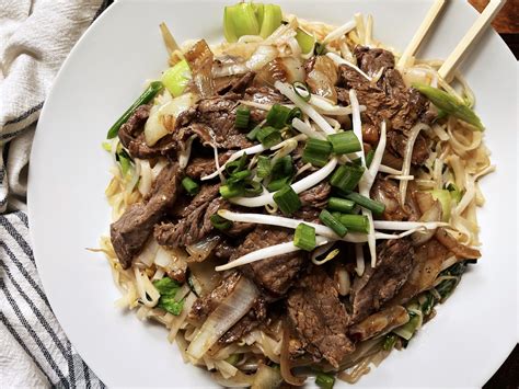 Vietnamese stir fried noodles with beef- “Pho Xao” Recipe + Video ...