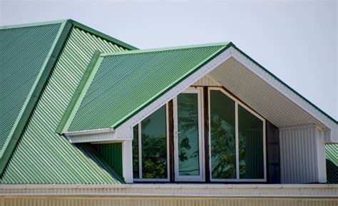 12 Best Colors To Paint A House With A Green Roof