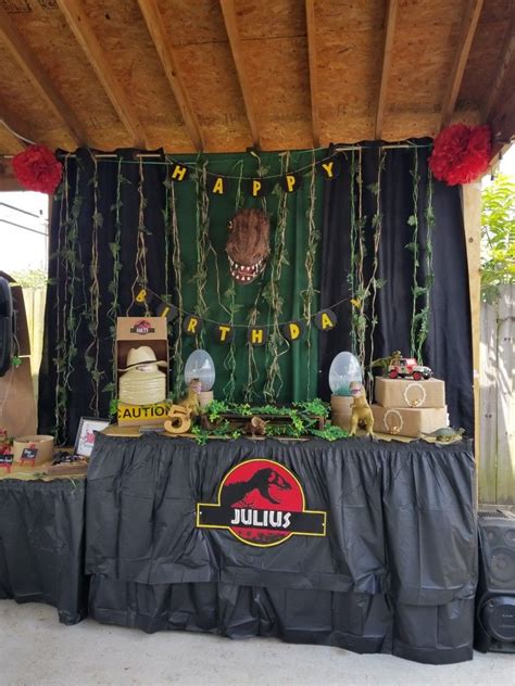 Jurassic park party decor | Jurassic park birthday party, Birthday ...