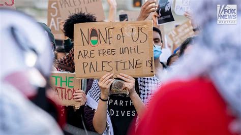 Lawrence Jones confronts anti-Israel protesters at NYC college over ...