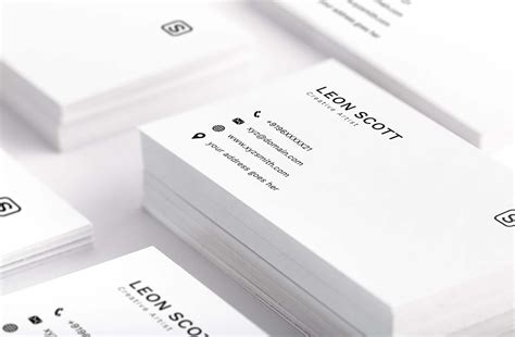 Free Minimal Elegant Business Card Template (PSD)