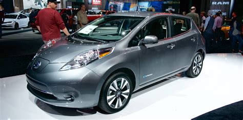 A new Nissan LEAF group buy in Texas brings the price of the electric ...