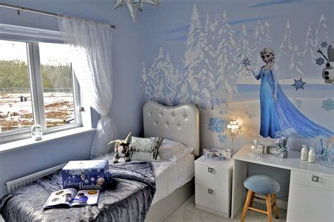 Beautiful interior design art | Frozen girls bedroom, Frozen girls room ...