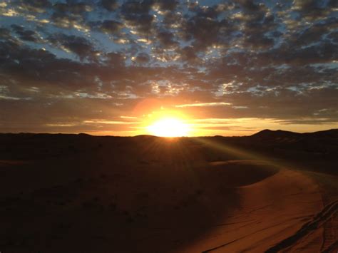 Sunrise in Sahara Desert, Morocco [OC] [2048 × 1536] : r/EarthPorn