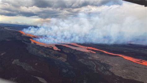 World's largest volcano erupts in Hawaii | Inquirer News