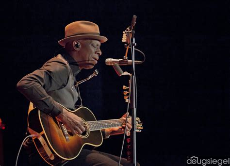 Keb Mo Performs at The Taft Theater ~ Concert Photos Magazine - Live ...