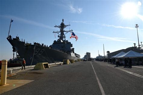 USS Farragut Returns Home Following Successful SOUTHCOM Deployment ...