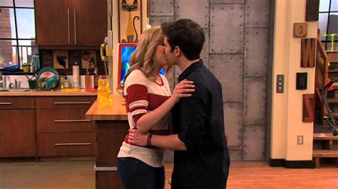 All Seddie Kisses 1-6 iCarly - YouTube