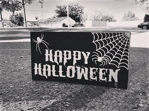 I love the creepy simplicity of a black and white Halloween sign ...