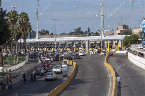 Tijuana border crossing – Stock Editorial Photo © czuber #59564833