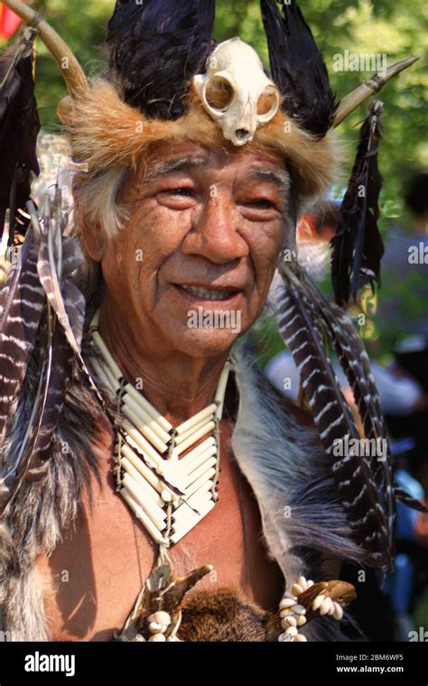 Huron tribe hi-res stock photography and images - Alamy