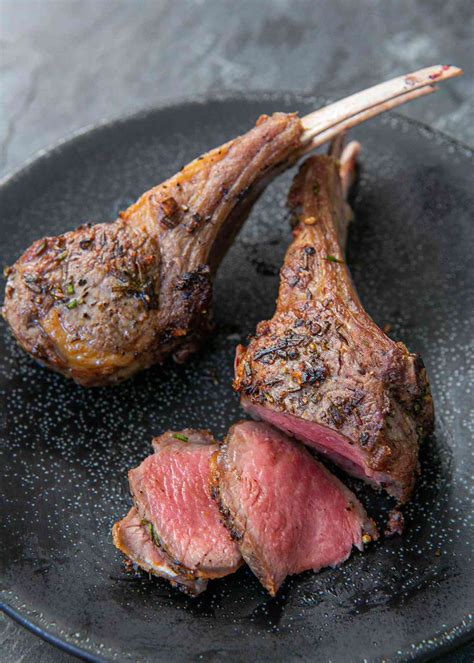 Lamb Chops Recipe (With Garlic and Rosemary)