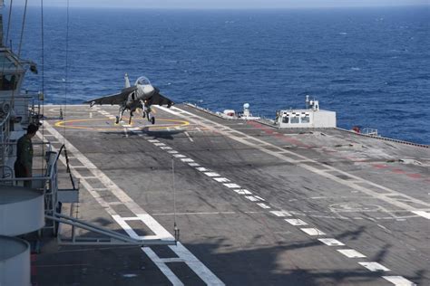 HISTORY! Naval LCA Makes 1st Landing On INS Vikramaditya