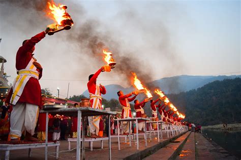 Evening Ganga Aarti at Rishikesh, Uttarakhand. An aarti is a devotional ...