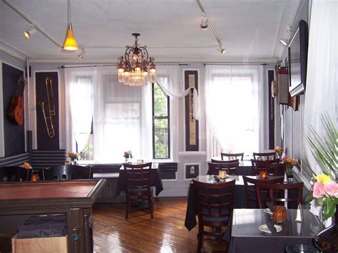 14 Best Restaurant Row NYC Eateries to Visit Before Broadway