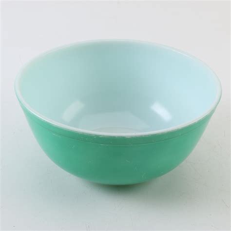 Pyrex "Primary Colors" Mixing Bowls, Circa 1945-1949 | EBTH