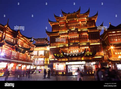 Shanghai market night hi-res stock photography and images - Alamy