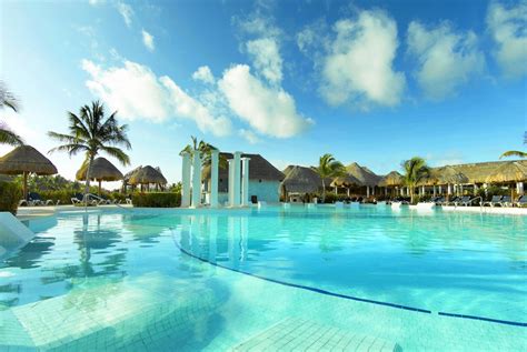 Grand Palladium Colonial Resort & Spa All Inclusive | Classic Vacations