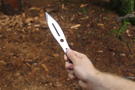 How to Throw Throwing Knives : 7 Steps (with Pictures) - Instructables