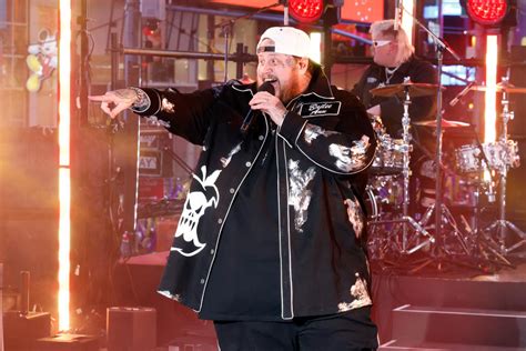 Jelly Roll Performs ‘Wild Ones’ Live From Times Square on ‘Dick Clark’s ...