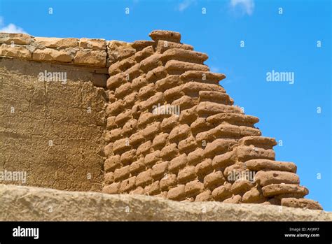 Adobe wall construction Stock Photo - Alamy