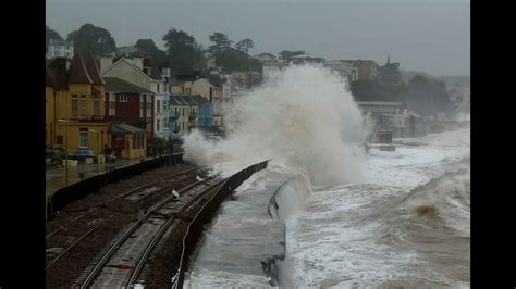 Dramatic scenes as huge waves batter Dawlish sea wall and station ...