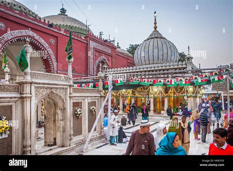 Hazrat Nizamuddin Dargah, Delhi, India Stock Photo - Alamy