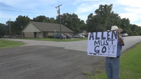 Teachers and staff members at odds with Frankston ISD leadership | cbs19.tv