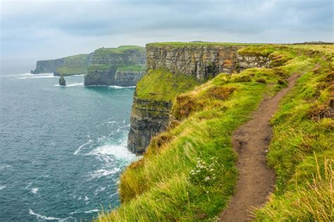 trail along cliffs of moher — ATRA