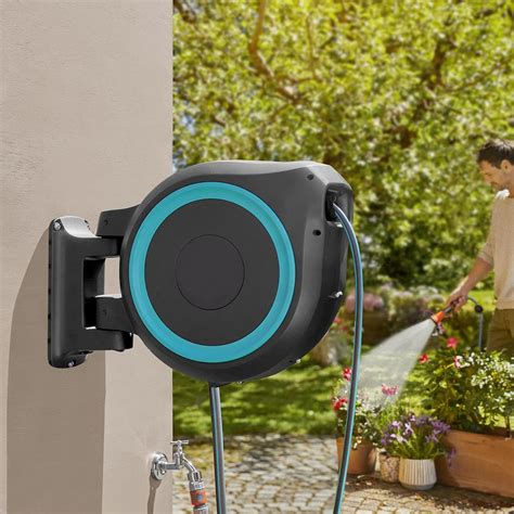 The Best Automatic Hose Reel - Hammacher Schlemmer