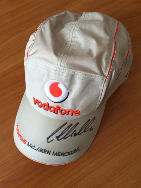 Lewis Hamilton signed McLaren cap - Catawiki