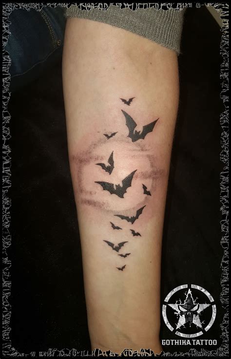 FLYING BATS TATTOO | Tatuagens de morcegos, Tatuagem de morcego ...