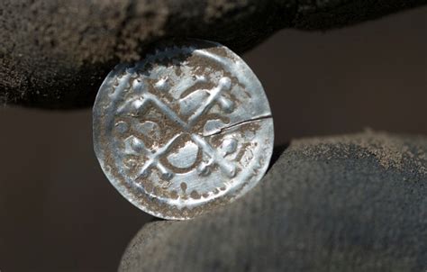 13-year-old finds Viking king’s massive treasure trove