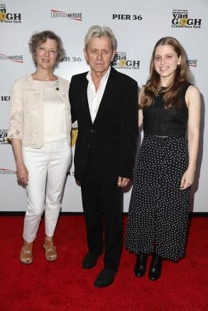 Mikhail Baryshnikov’s Wife: Everything To Know About Lisa Rinehart ...